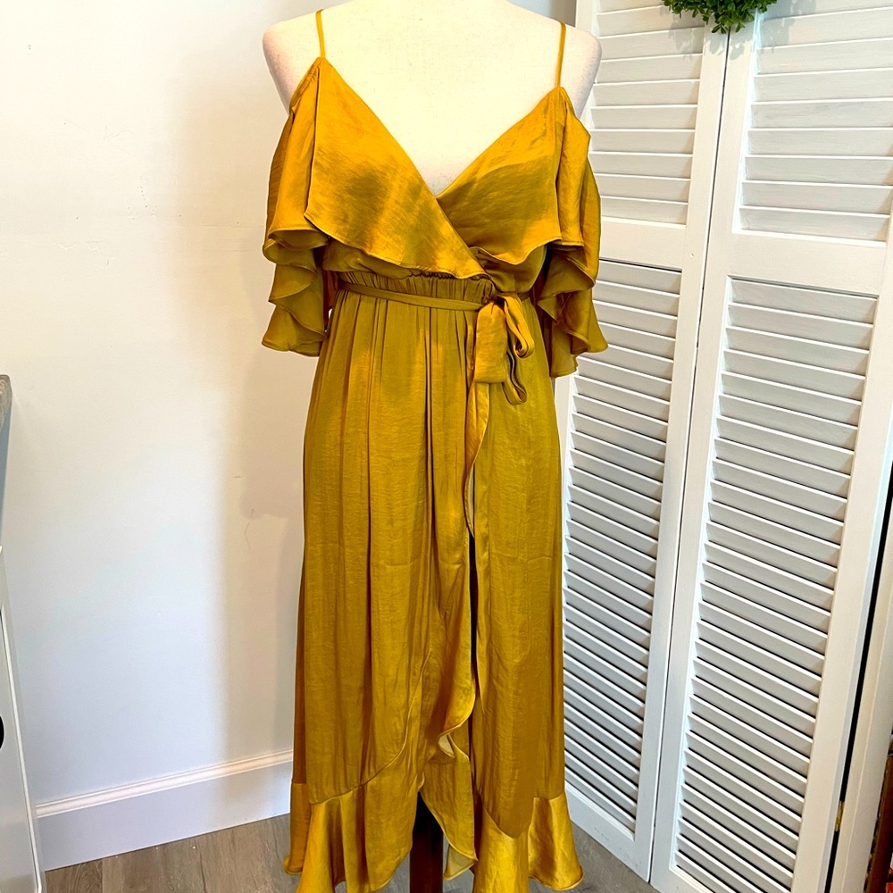 Bardot Blogger gold cold shoulder dress size 4